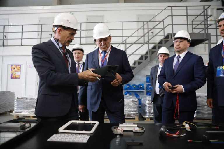 ТАТУ КӨРШІ, СТРАТЕГИЯЛЫҚ СЕРІКТЕС